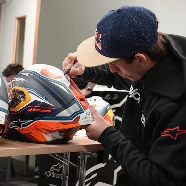 Alpinestars Supertech R10 – Pedro Acosta Signed Limited Edition